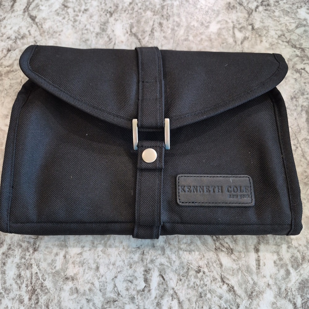 Kenneth Cole Black toiletry bag 3 Compartments - Picture 6 of 6